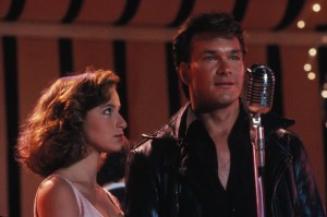 patrick-swayze-johnny-castle-e-jennifer-grey-baby-in-una-scena-del-film-dirty-dancing-126258